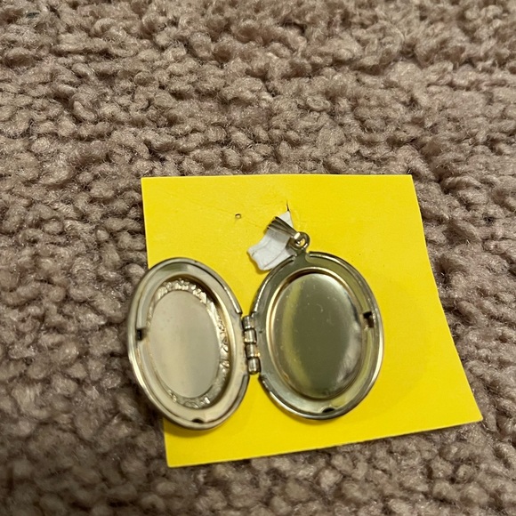 Engraved Locket Pendant - Picture 3 of 5